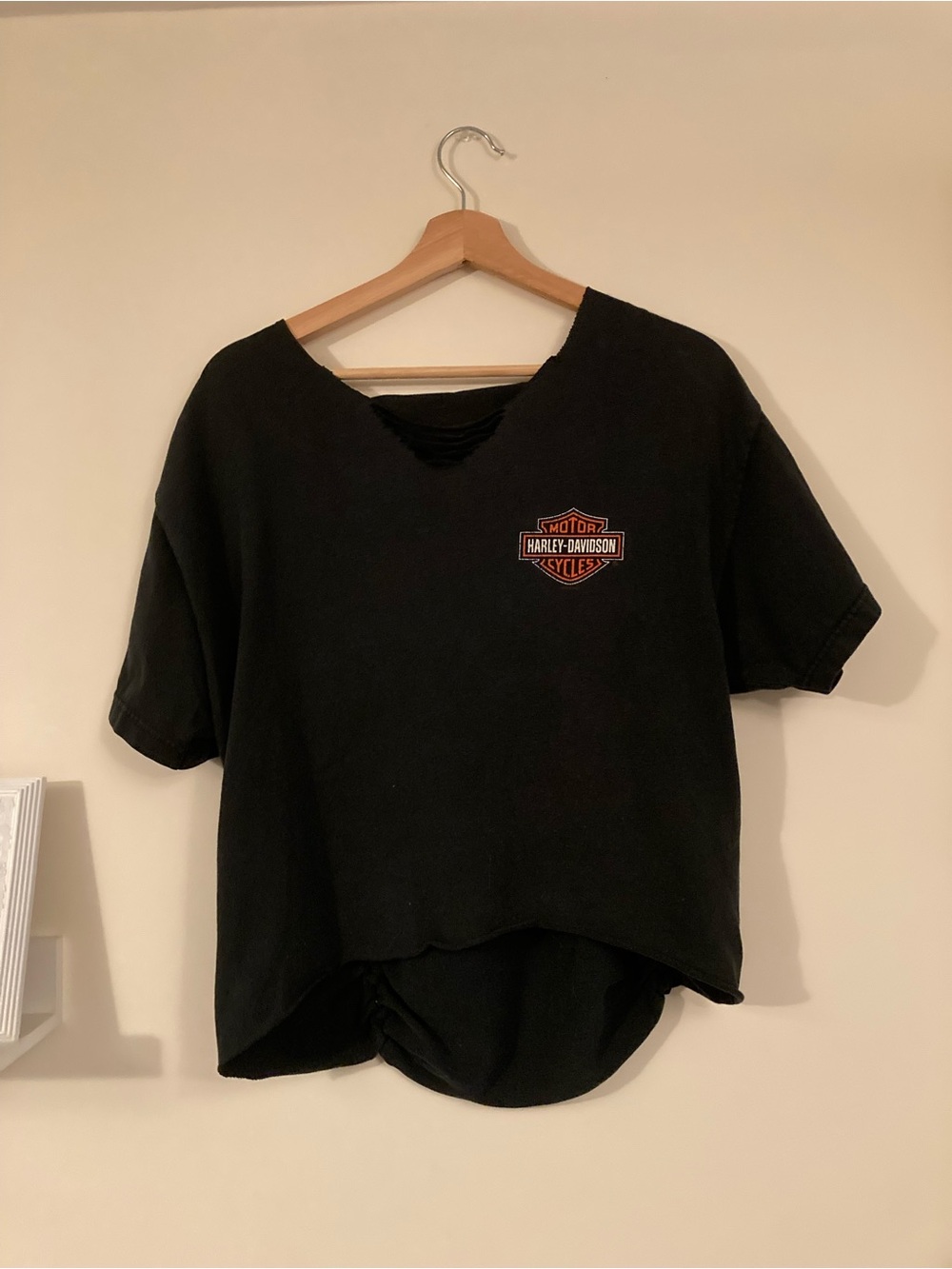 Vintage Harley Davidson Kauai Hawaii Black Distressed V-Neck Top Two Wheel